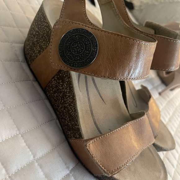 Wedges - Picture 2 of 4